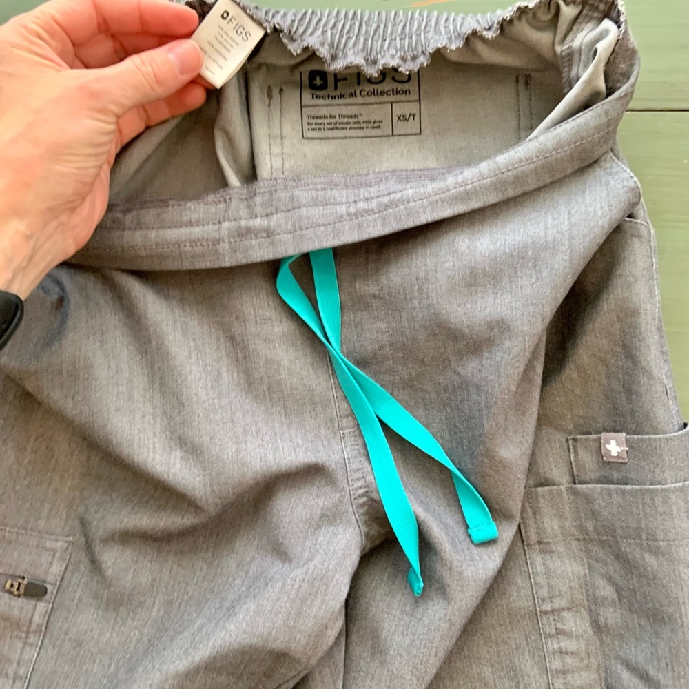 Figs Graphite Scrub Set - image 7